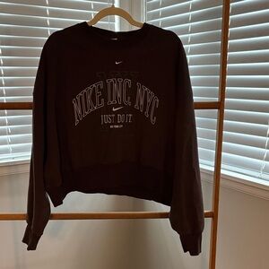 Cropped Nike crew neck